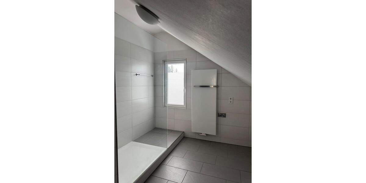 Dachgeschoßwohnung Gießen - 5 Zimmer, 105 m&sup2;, 1.450&euro; | Angebot:24855375