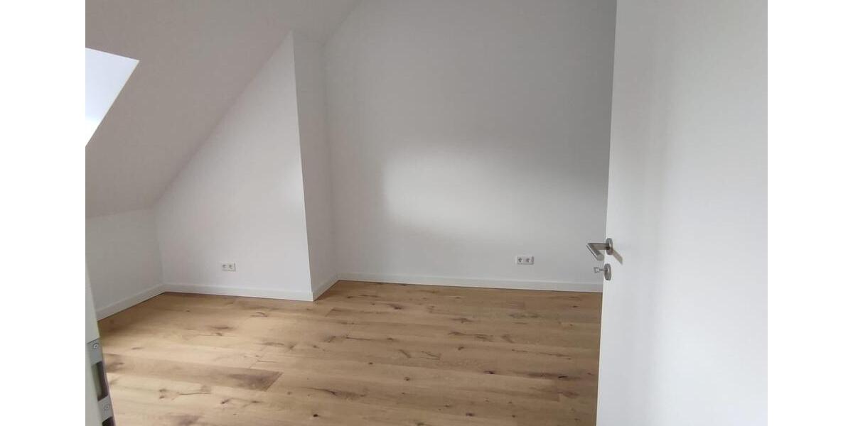 Dachgeschoßwohnung Zossen - 3 Zimmer, 96 m&sup2;, 1.460&euro; | Angebot:26322784