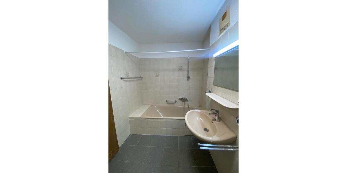 Dachgeschoßwohnung Bayreuth City - 2 Zimmer, 62 m&sup2;, 680&euro; | Angebot:25053283