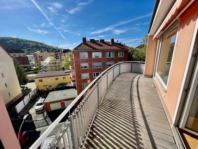 Citynahe 4-Zimmerwohnung mit Balkon!