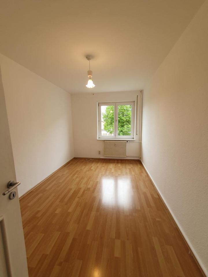 H15-3- Helles Zimmer in schöner WG