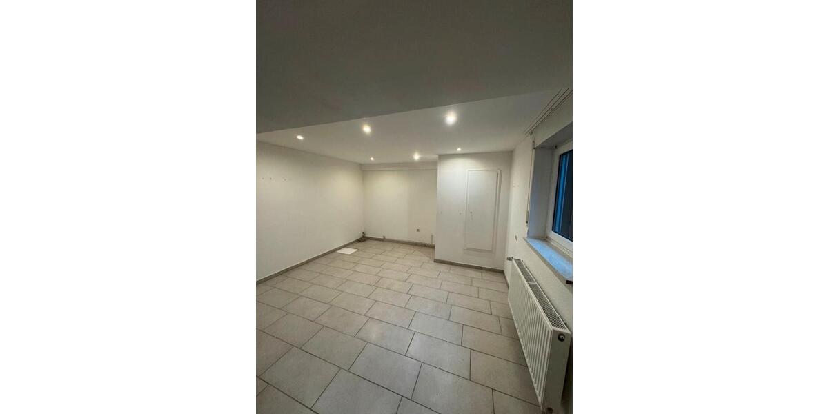 Erdgeschoßwohnung Grevenbroich Neuenhausen - 4 Zimmer, 130 m&sup2;, 1.500&euro; | Angebot:24840289