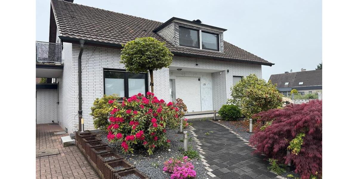 Etagenwohnung Duisburg - 3 Zimmer, 93 m&sup2;, 1.350&euro; | Angebot:26694676