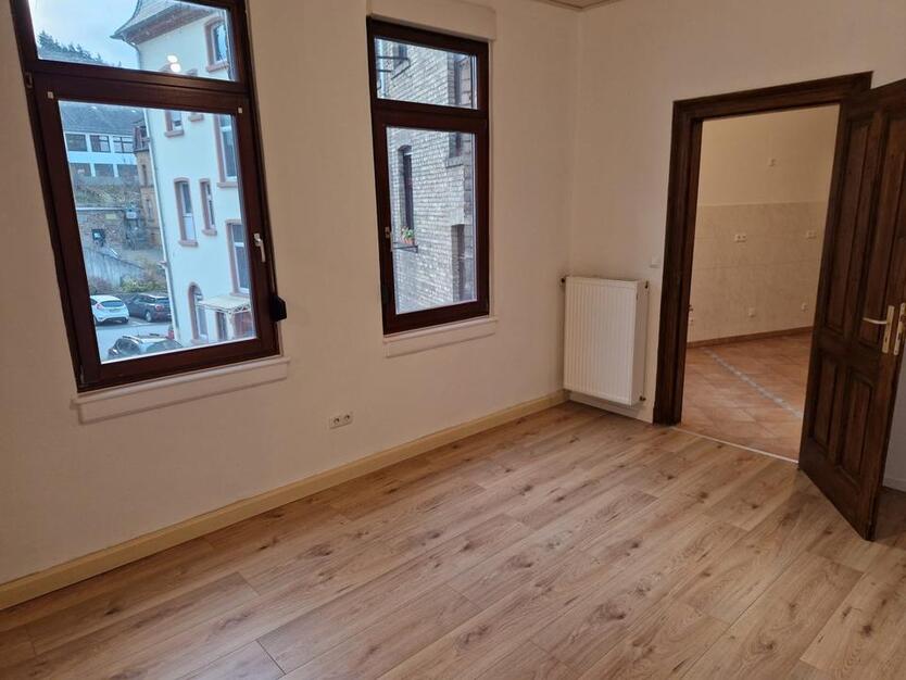 +++ Wohnen hoch über dem Rhein - in Nachbarschaft zur Burg Klopp! 4-Zimmer-Altbauetage mit Dachterrasse +++