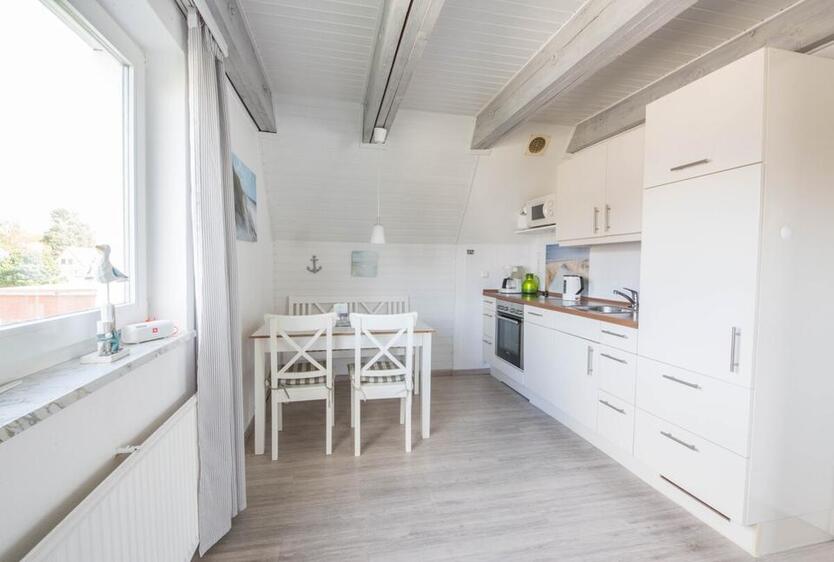 reserviert - Renovierte Dachgeschosswohnung zimmer