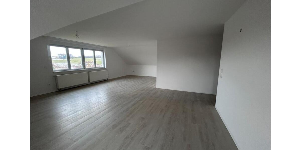 Dachgeschoßwohnung Morsbach - 3 Zimmer, 138 m&sup2;, 1.100&euro; | Angebot:24804592