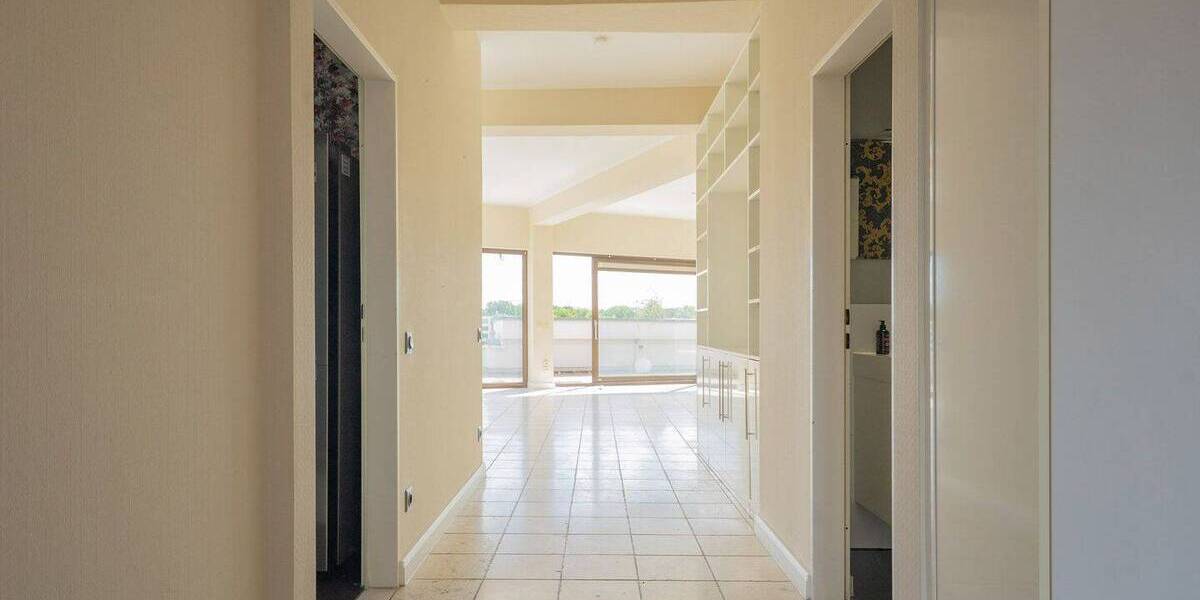 Randgebiet Düsseldorf: Wunderschöne 2,5 Zimmer-Penthousewohnung mit umlaufender Dachterrasse! 2 zimmer