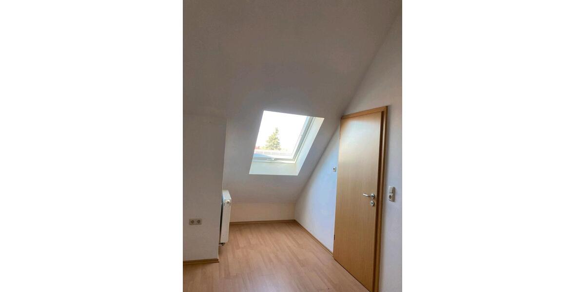 Dachgeschoßwohnung Röthlein - 4 Zimmer, 116 m&sup2;, 950&euro; | Angebot:26073297