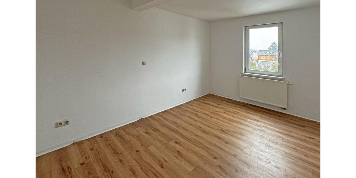 Dachgeschoßwohnung Stockheim - 3 Zimmer, 110 m&sup2;, 770&euro; | Angebot:24832007