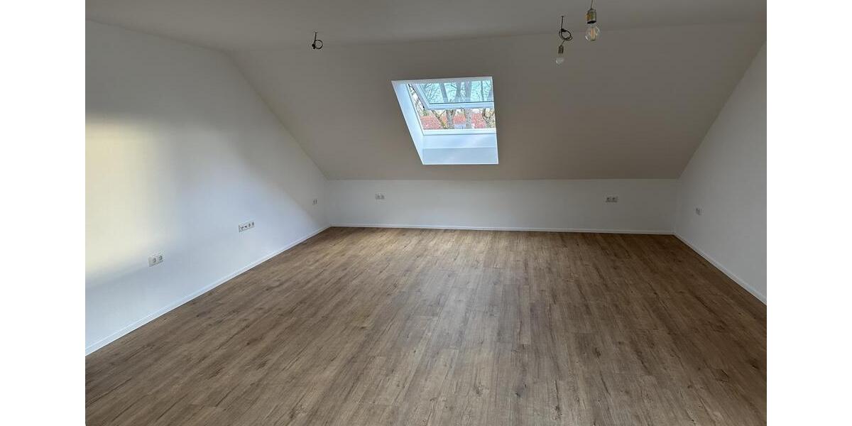 Dachgeschoßwohnung Schwebheim - 3 Zimmer, 78 m&sup2;, 850&euro; | Angebot:26039159