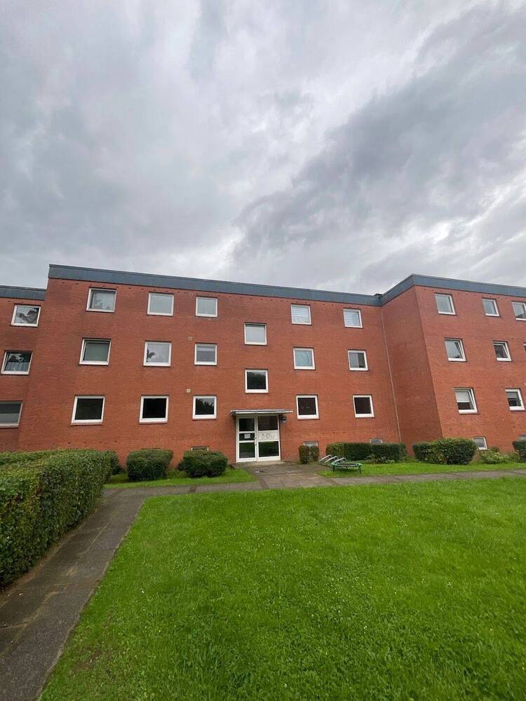 Frisch renovierte 3 Zimmer-Wohnung mit Balkon und Wannenbad mit Blick ins Grüne