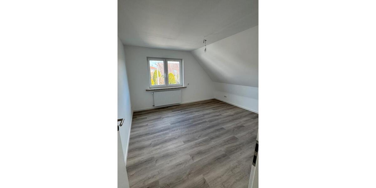 Etagenwohnung Sehnde - 5 Zimmer, 103 m&sup2;, 1.745&euro; | Angebot:26301075