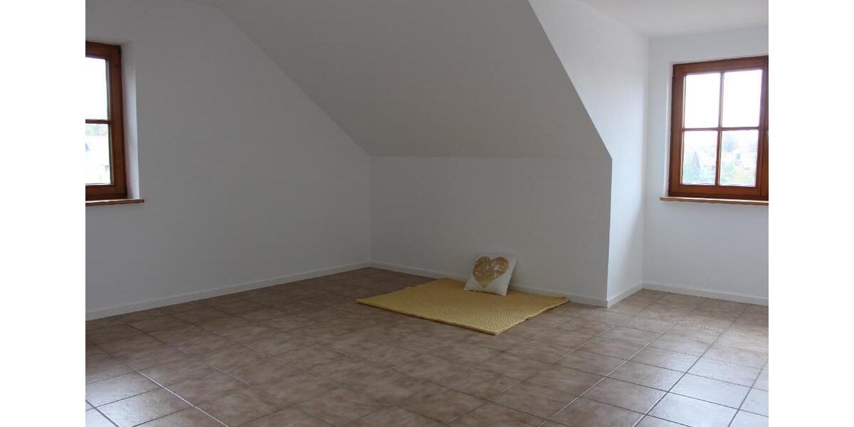 Dachgeschoßwohnung Reichling - 4 Zimmer, 137 m&sup2;, 1.150&euro; | Angebot:25852500