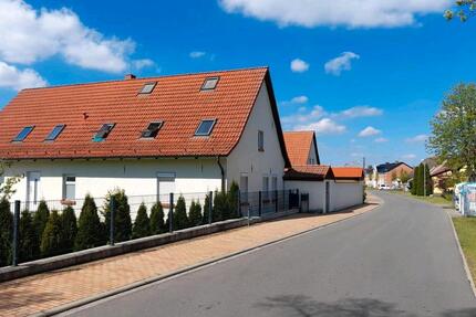 Schöne 2 Zimmer Dachgeschosswohnung ab sofort zu vermieten 2 zimmer