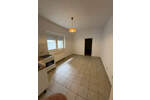 Top geschnittenes Garten Apartment mit EBK