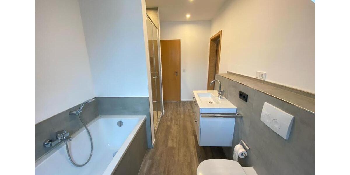 Moderne 2-Zimmer, EBK, neuem Bad, Balkon & Stellplatz 2 zimmer