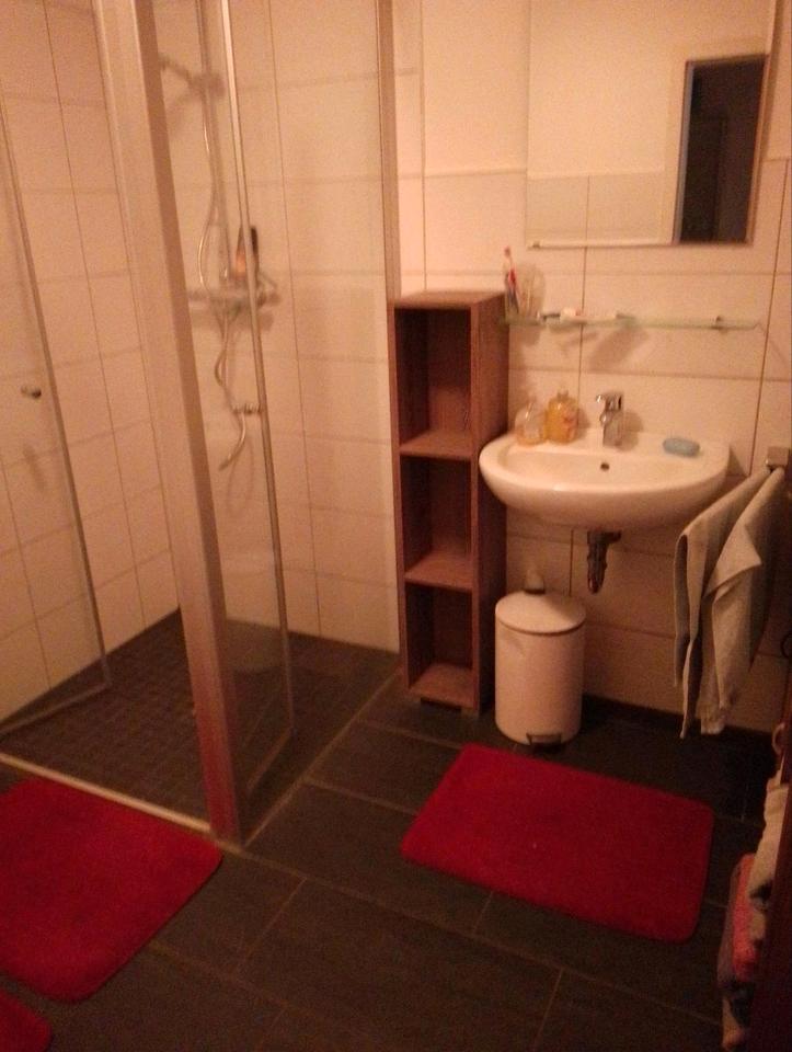 WG Zimmer an eine Frau auch mit Mann bei mir Witwer