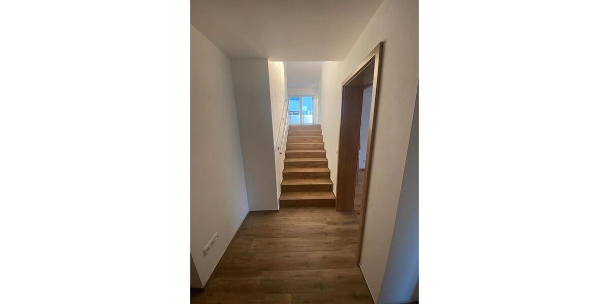 Maisonettenwohnung Burgkirchen an der Alz - 4 Zimmer, 104 m&sup2;, 1.300&euro; | Angebot:26038528