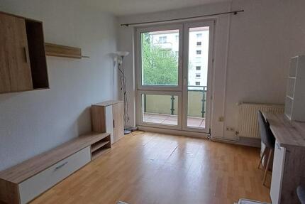 Die perfekte Studi-WG - möbliert - 1. OG mitte zimmer