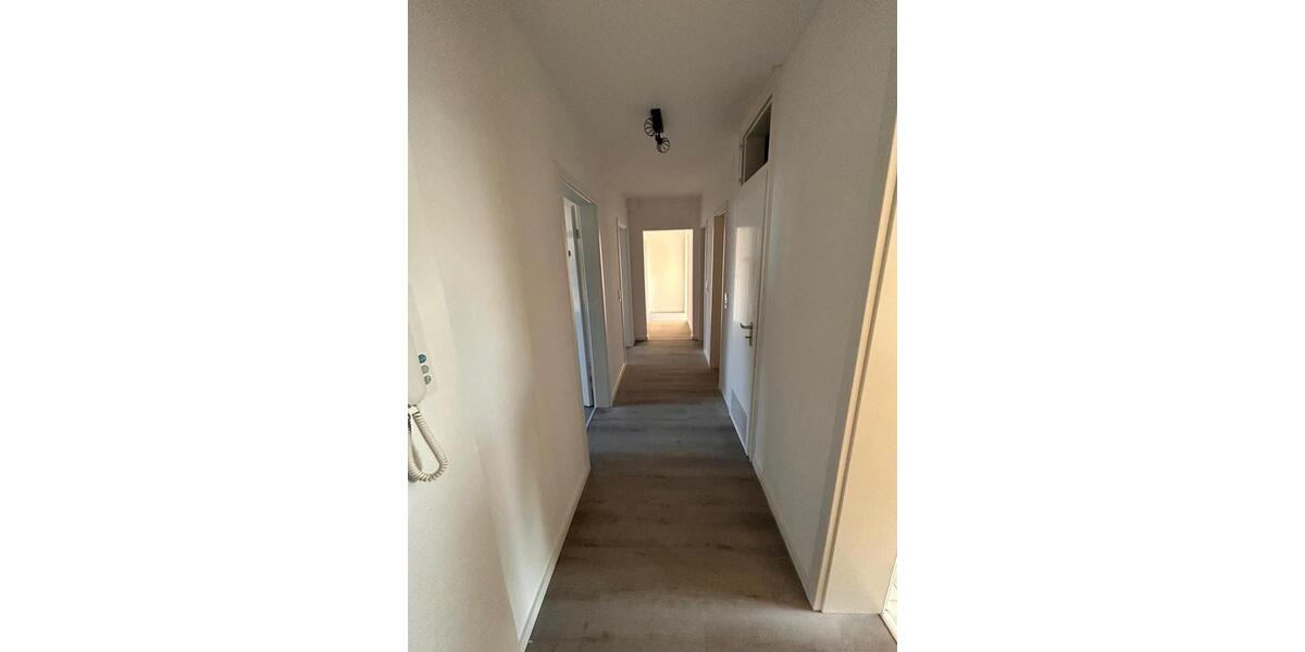 Zimmer in neu gegründeter, Renovierten 4-Zimmerwohnung frei 4 zimmer