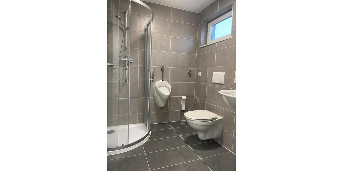 Wohnen auf Zeit Ganderkesee - 8 Zimmer, 250 m&sup2;, 700&euro; | Angebot:24093066