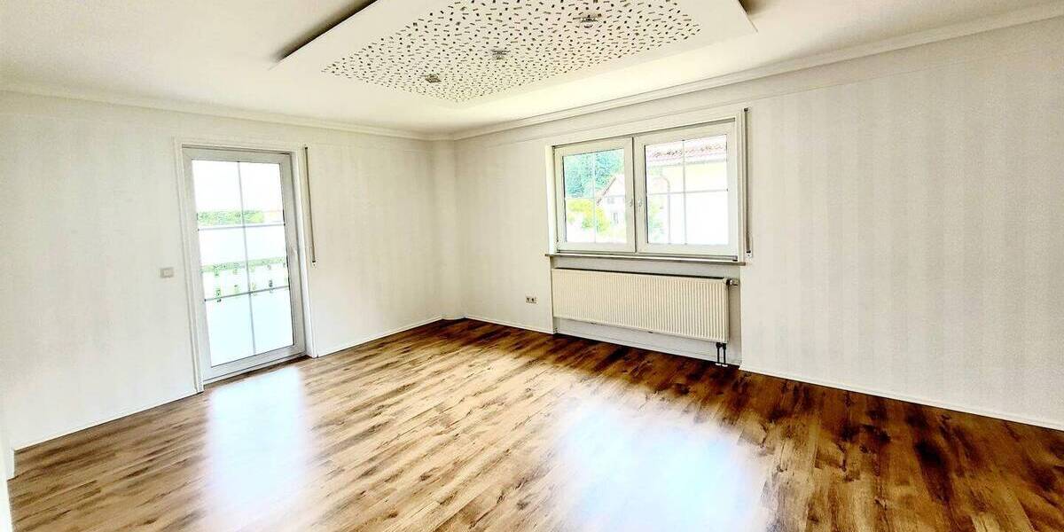 Etagenwohnung Hildburghausen - 2 Zimmer, 66 m&sup2;, 500&euro; | Angebot:25679323