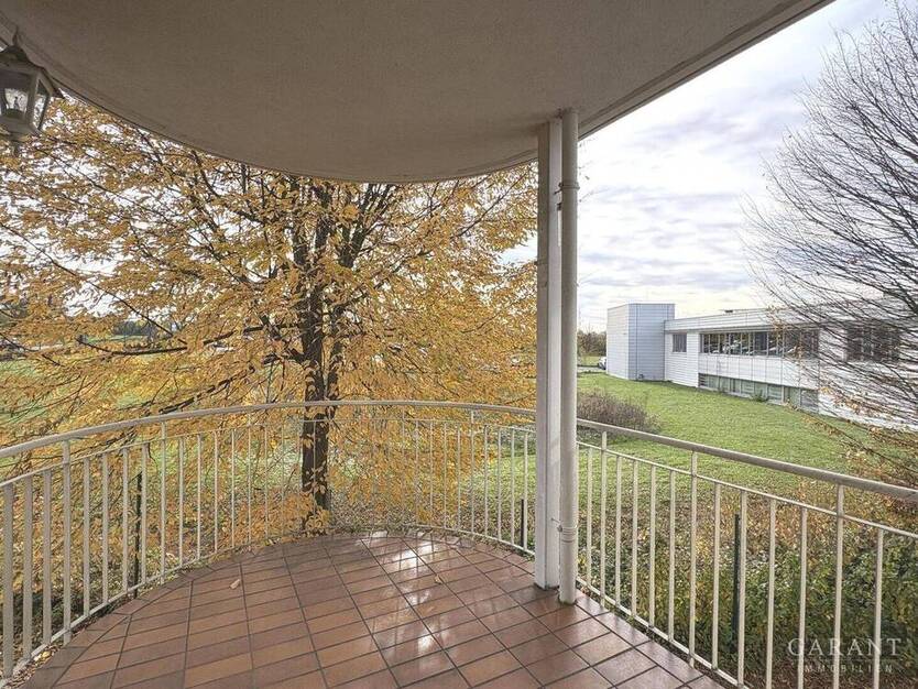 Großzügiges Haus mit zwei Garagen! 6 zimmer