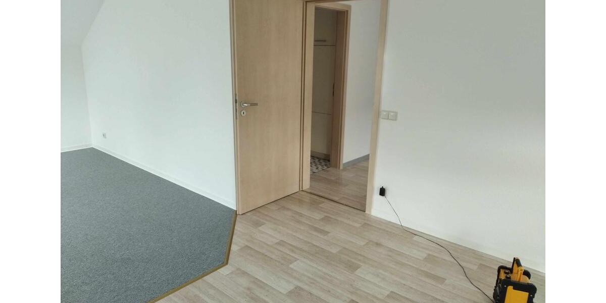 Dachgeschoßwohnung Cadenberge - 3 Zimmer, 67 m&sup2;, 490&euro; | Angebot:26617792