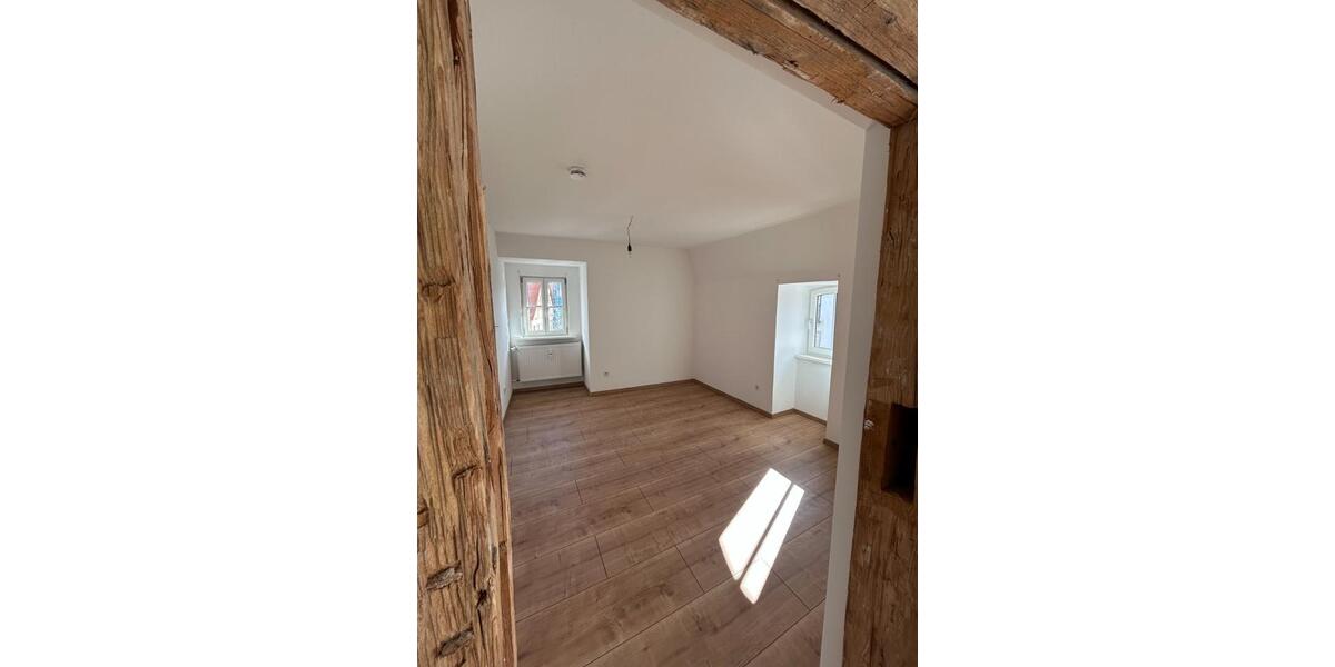 Etagenwohnung Feuchtwangen - 2 Zimmer, 79 m&sup2;, 900&euro; | Angebot:25931438