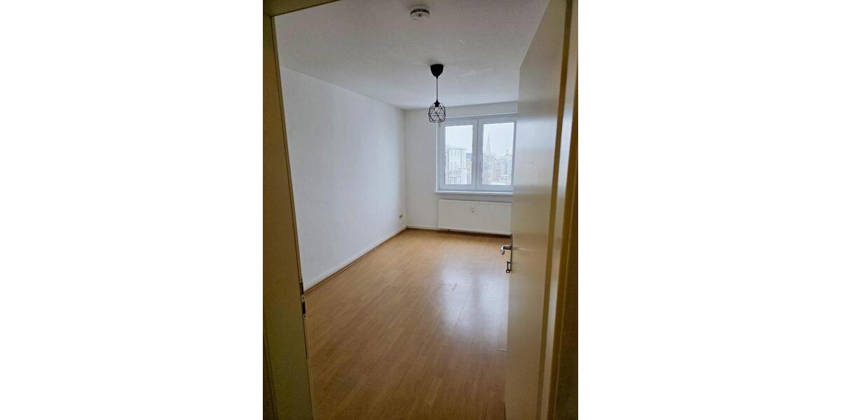 Dachgeschoßwohnung Schwerin - 3 Zimmer, 67 m&sup2;, 668&euro; | Angebot:24846507