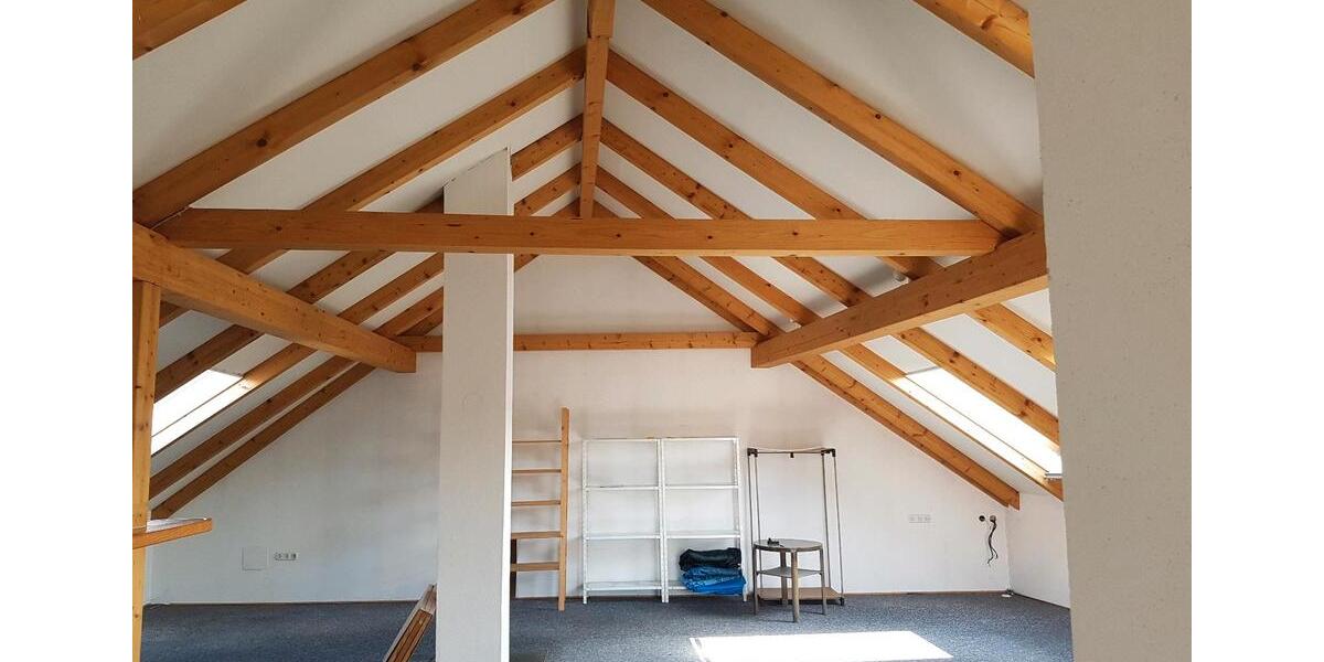 Reihenhaus Roding - 7 Zimmer, 220 m&sup2;, 700&euro; | Angebot:25287777