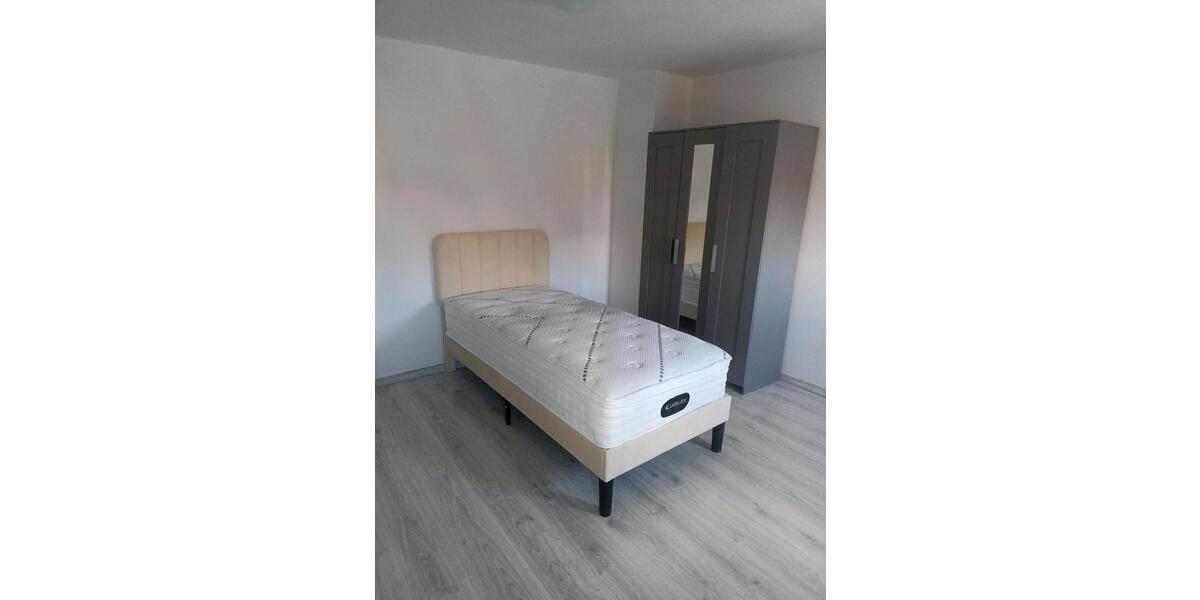 Wohnen auf Zeit Reutlingen Reutlingen (Kernstadt) - 1 Zimmer, 15 m&sup2;, 550&euro; | Angebot:25302100