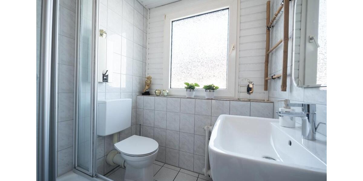 Dachgeschoßwohnung Essen Stadtbezirk VIII - 2 Zimmer, 65 m&sup2;, 1.200&euro; | Angebot:26149272