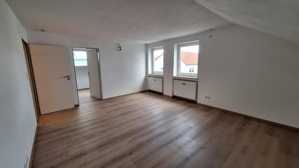 Dachgeschoßwohnung Straubing - 2.5 Zimmer, 45 m&sup2;, 450&euro; | Angebot:24548644