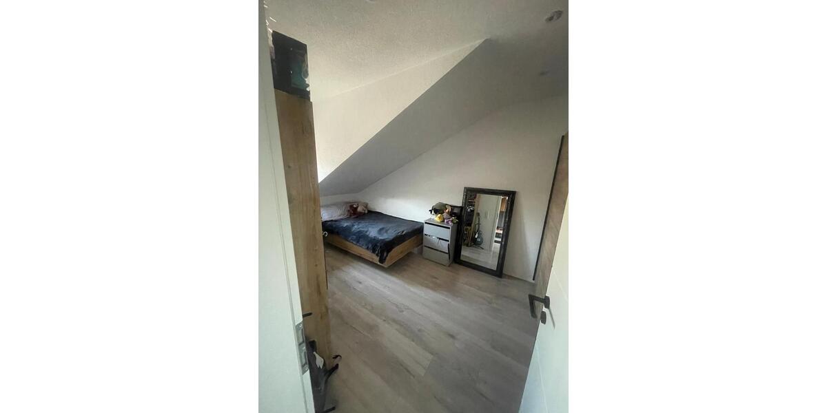 Dachgeschoßwohnung Pforzheim - 3 Zimmer, 75 m&sup2;, 1.000&euro; | Angebot:26702468
