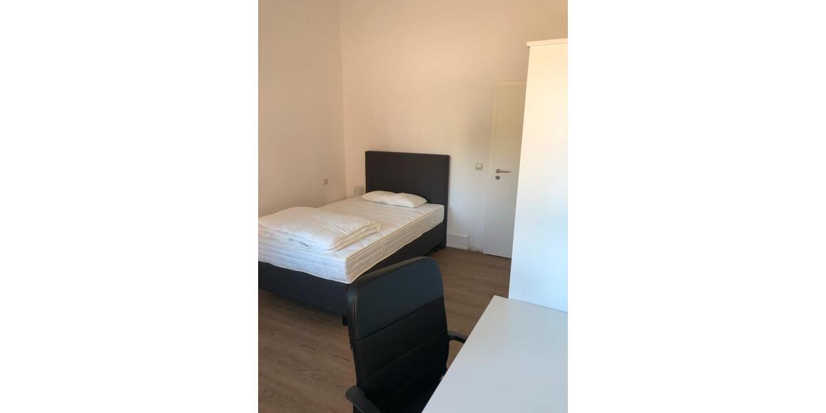Wohnen auf Zeit Edenkoben - 7 Zimmer, 13 m&sup2;, 380&euro; | Angebot:25969588