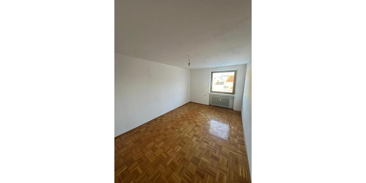 Freundliche 3-Zimmer-Wohnung mit Balkon und Garage in Westhausen 3 zimmer