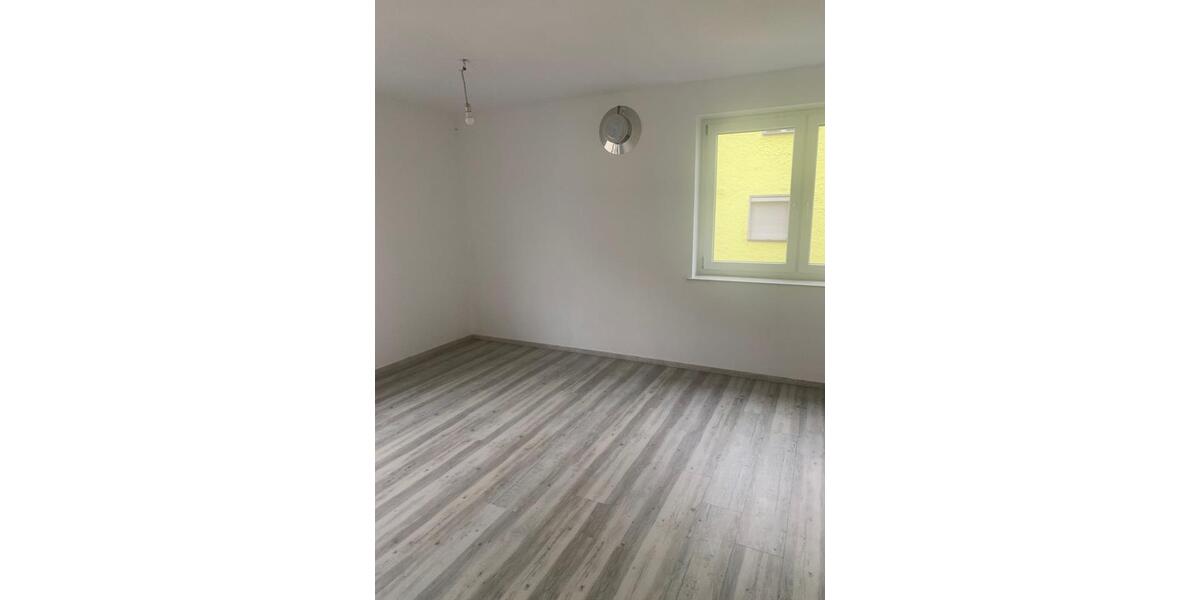 Etagenwohnung Oberviechtach - 3.5 Zimmer, 114 m&sup2;, 750&euro; | Angebot:26288339