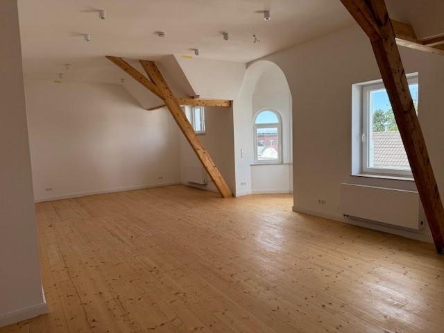 Dachgeschoßwohnung Mönchengladbach - 2 Zimmer, 120 m&sup2;, 1.190&euro; | Angebot:21978041