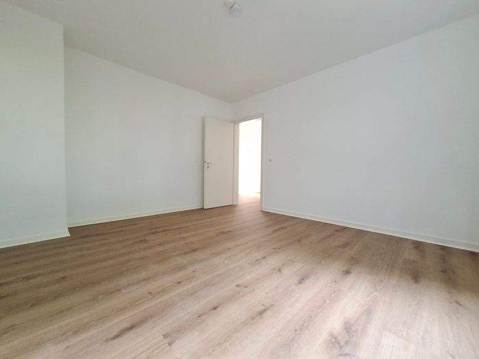 ** Ausschließlich für den 1-2 Personenhaushalt ab 45 Jahre! Helle 3 Zimmerwohnung mit Balkon in fußläufiger Entfernung zur Bonner Innenstadt** 3 zimmer