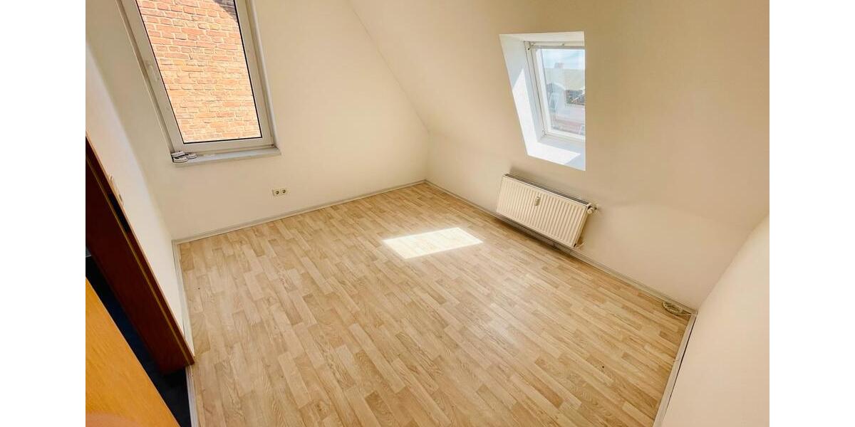 Dachgeschoßwohnung Halberstadt - 3 Zimmer, 68 m&sup2;, 440&euro; | Angebot:25498153
