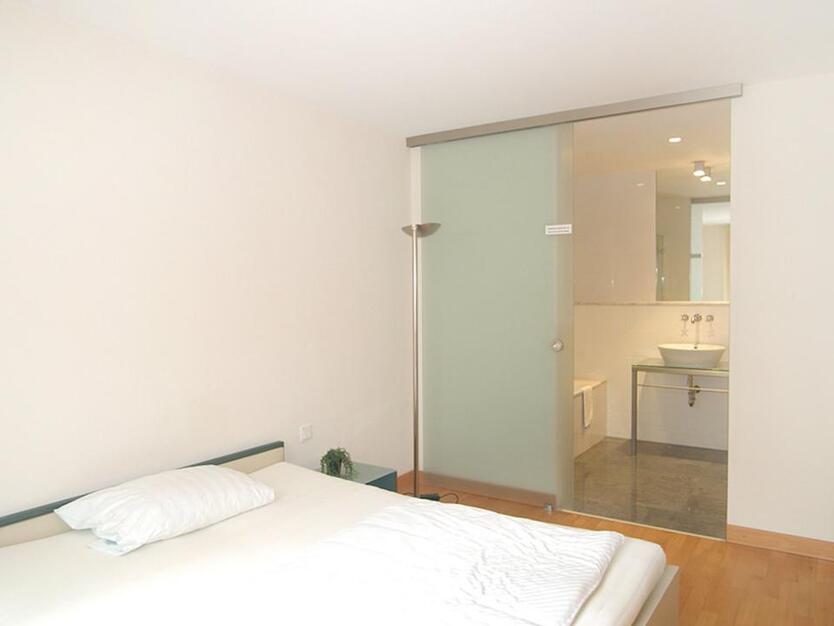 Frankfurt-Mitte - Schick möbliertes Single-Apartment mit Balkon zimmer