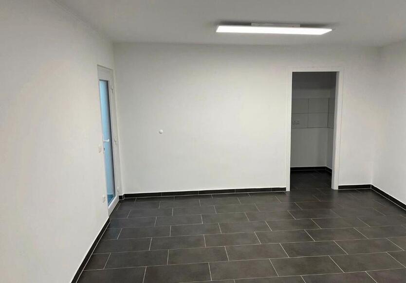 Büro Büroflächen mit Parkplatz und Toilette