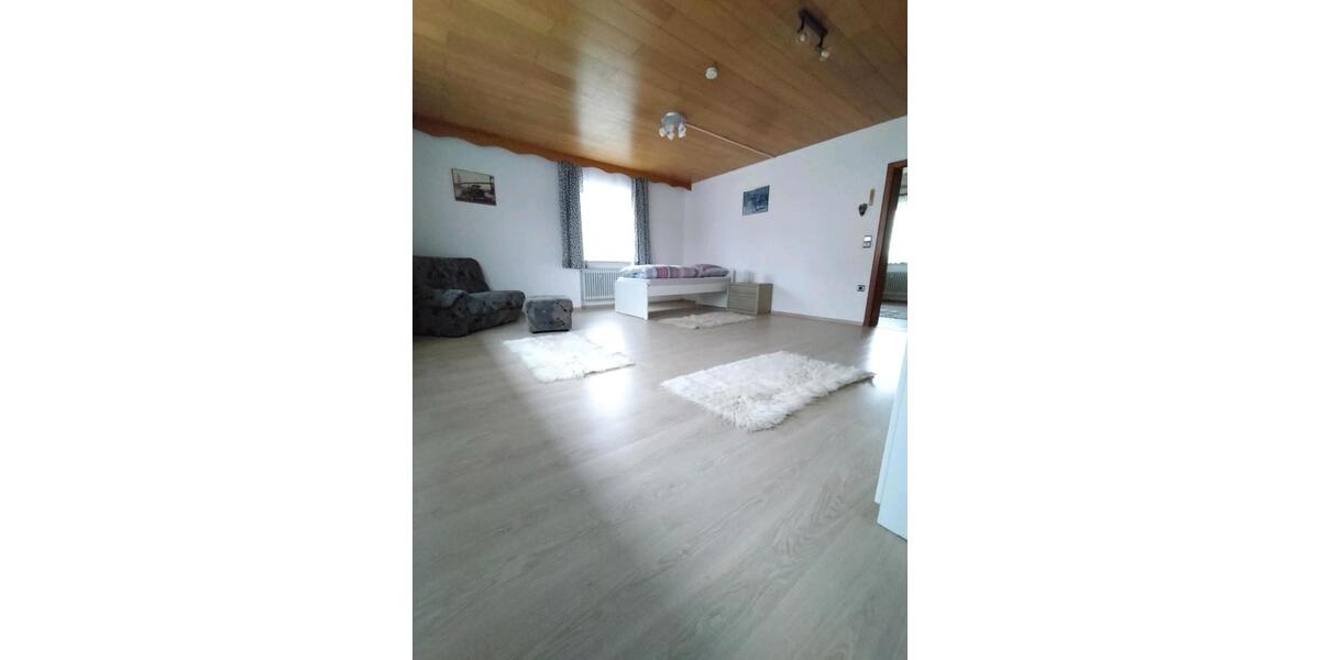 Etagenwohnung Laberweinting - 3 Zimmer, 120 m&sup2;, 28&euro; | Angebot:23874851