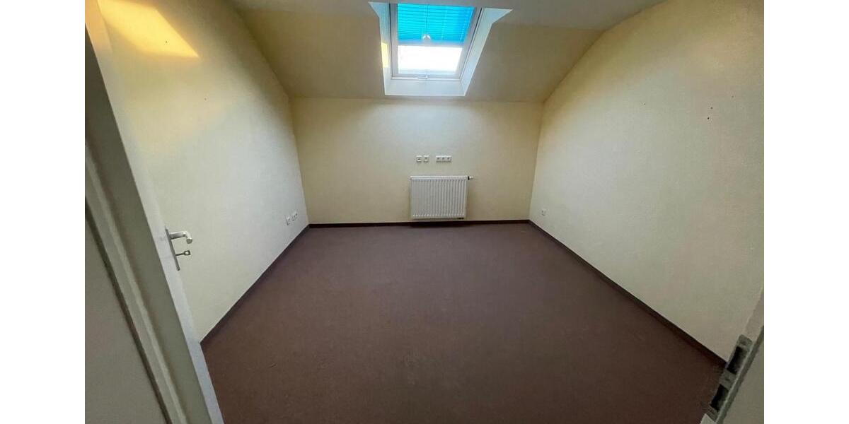 Dachgeschoßwohnung Stadtallendorf - 4 Zimmer, 120 m&sup2;, 1.250&euro; | Angebot:25868219