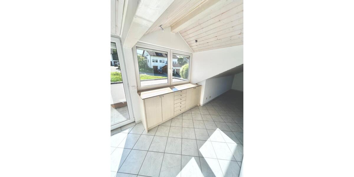 Dachgeschoßwohnung Markgröningen - 3 Zimmer, 76 m&sup2;, 912&euro; | Angebot:26695949