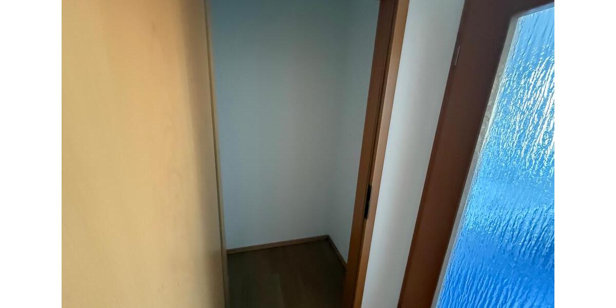 Superschöne, moderne DG-Wohnung mit Balkon und herrlichem Blick über Greiz 2 zimmer