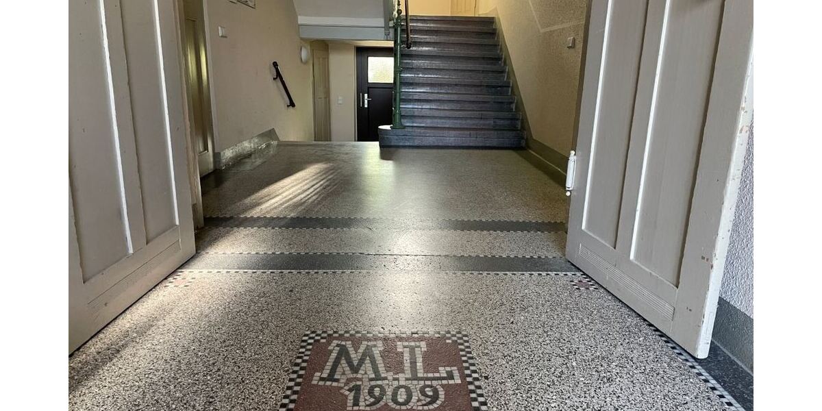 Gepflegte DG-Wohnung mit EINBAUKÜCHE, Balkon und Tageslicht-Bad ab 01.12. frei! 2 zimmer