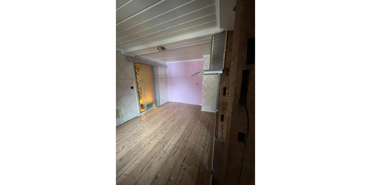 Etagenwohnung Immenhausen - 9 Zimmer, 250 m&sup2;, 1.150&euro; | Angebot:24835522