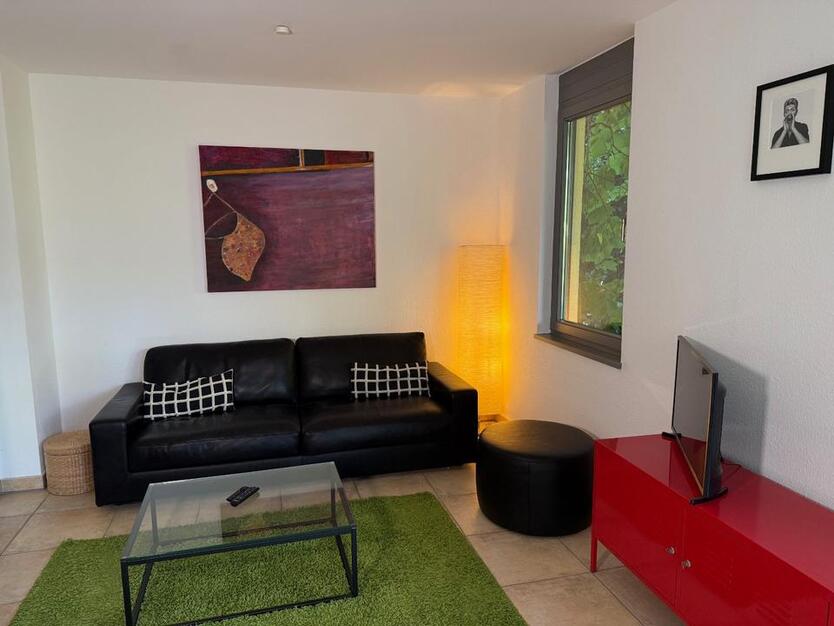 2,5-Zimmer-Wohnung mit Terrasse & kleinem Garten in Rheinnähe zimmer